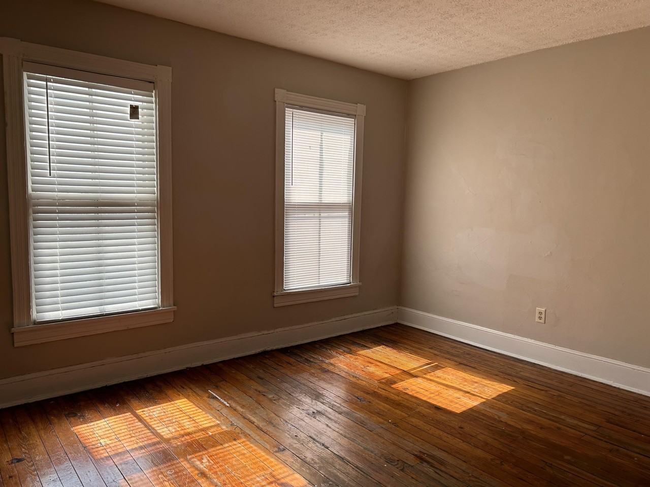 305 S Kent St #305 - Photo 4 of 8