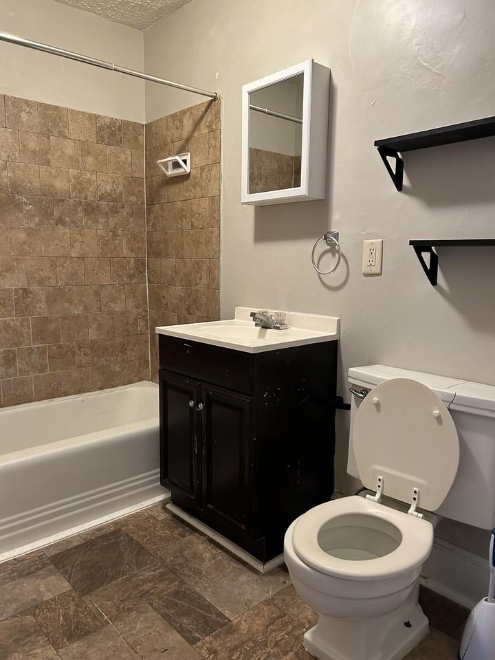 305 S Kent St #305 - Photo 6 of 8