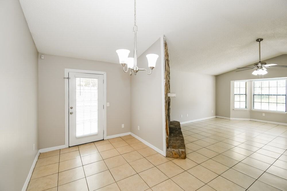 1834 Manitoba Ct N - Photo 5 of 16