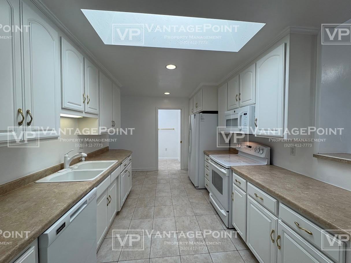 1684 Twin Lakes Cir #1 - Photo 3 of 37