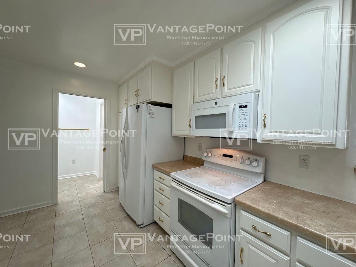 1684 Twin Lakes Cir #1 - Photo 4 of 37