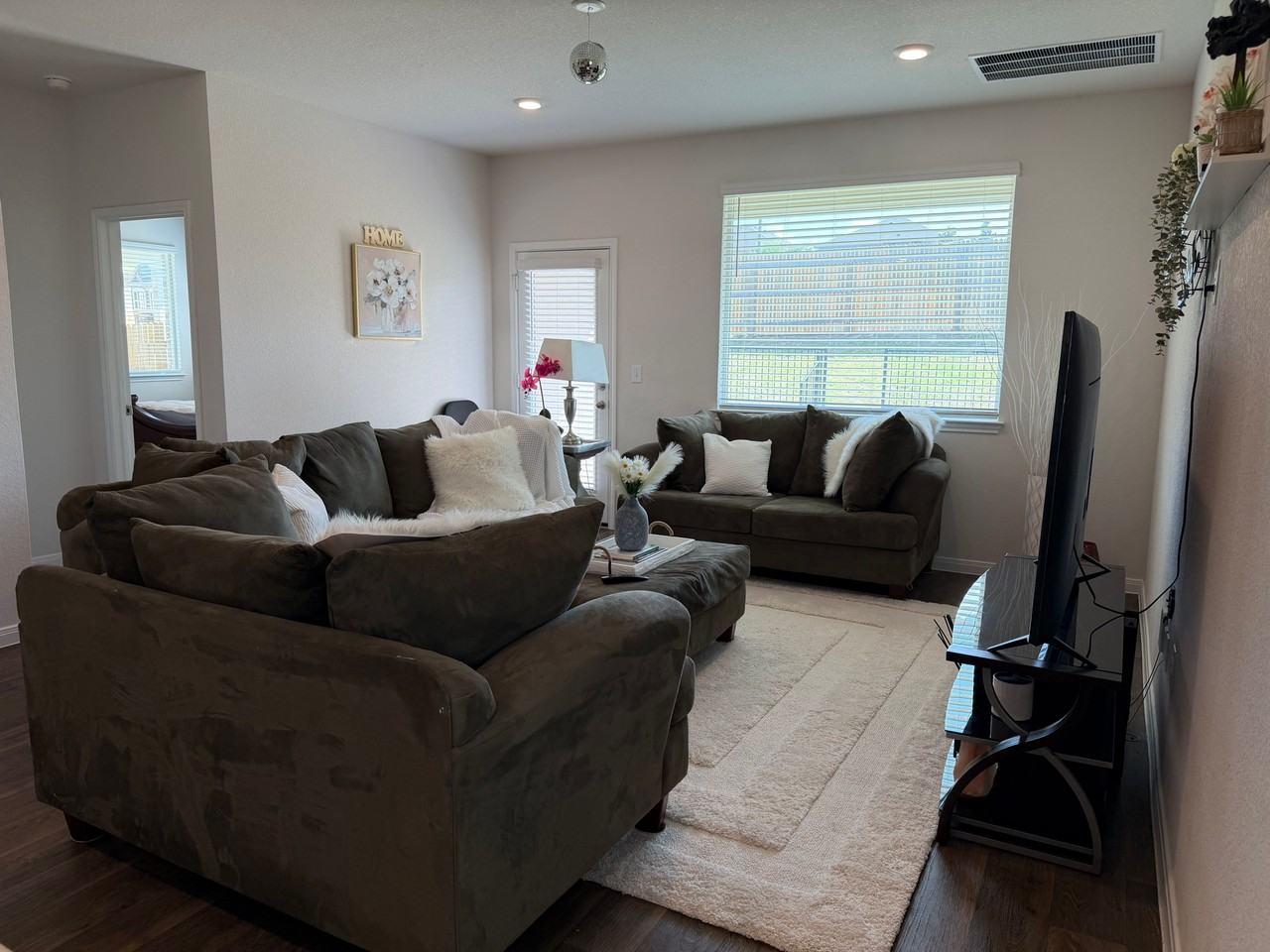 204 Brooklyn Dr - Photo 3 of 47
