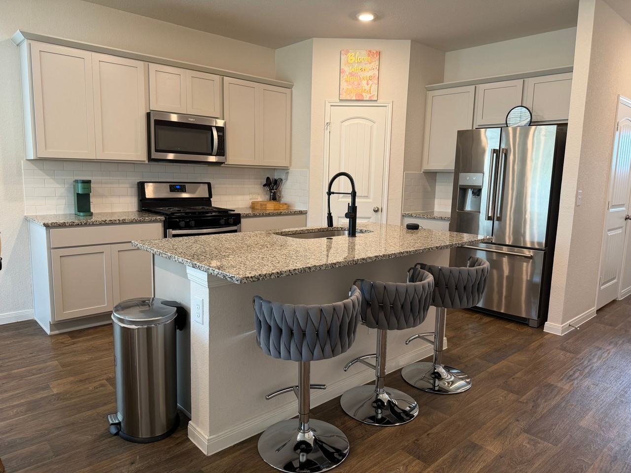 204 Brooklyn Dr - Photo 4 of 47