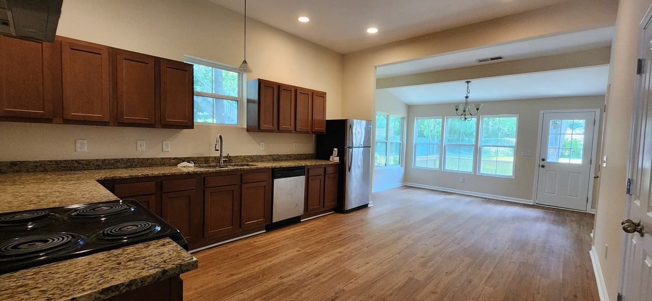1735 Bolton Rd Nw - Photo 3 of 28