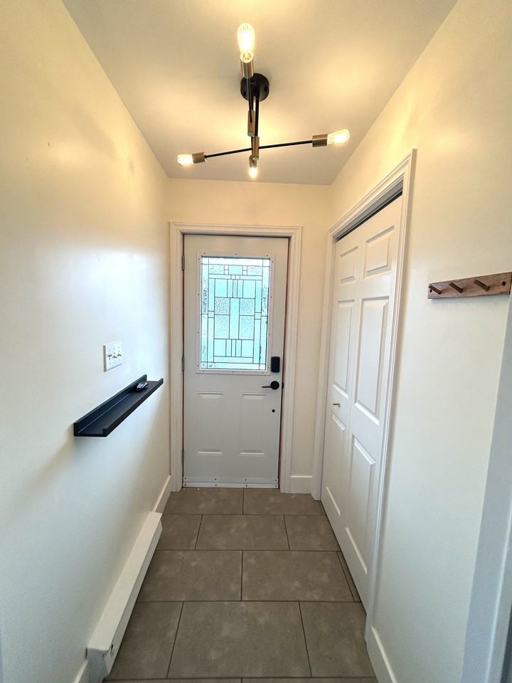 67 Frontenac Ave #MAIN - Photo 2 of 10