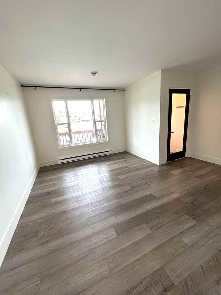 67 Frontenac Ave #MAIN - Photo 3 of 10