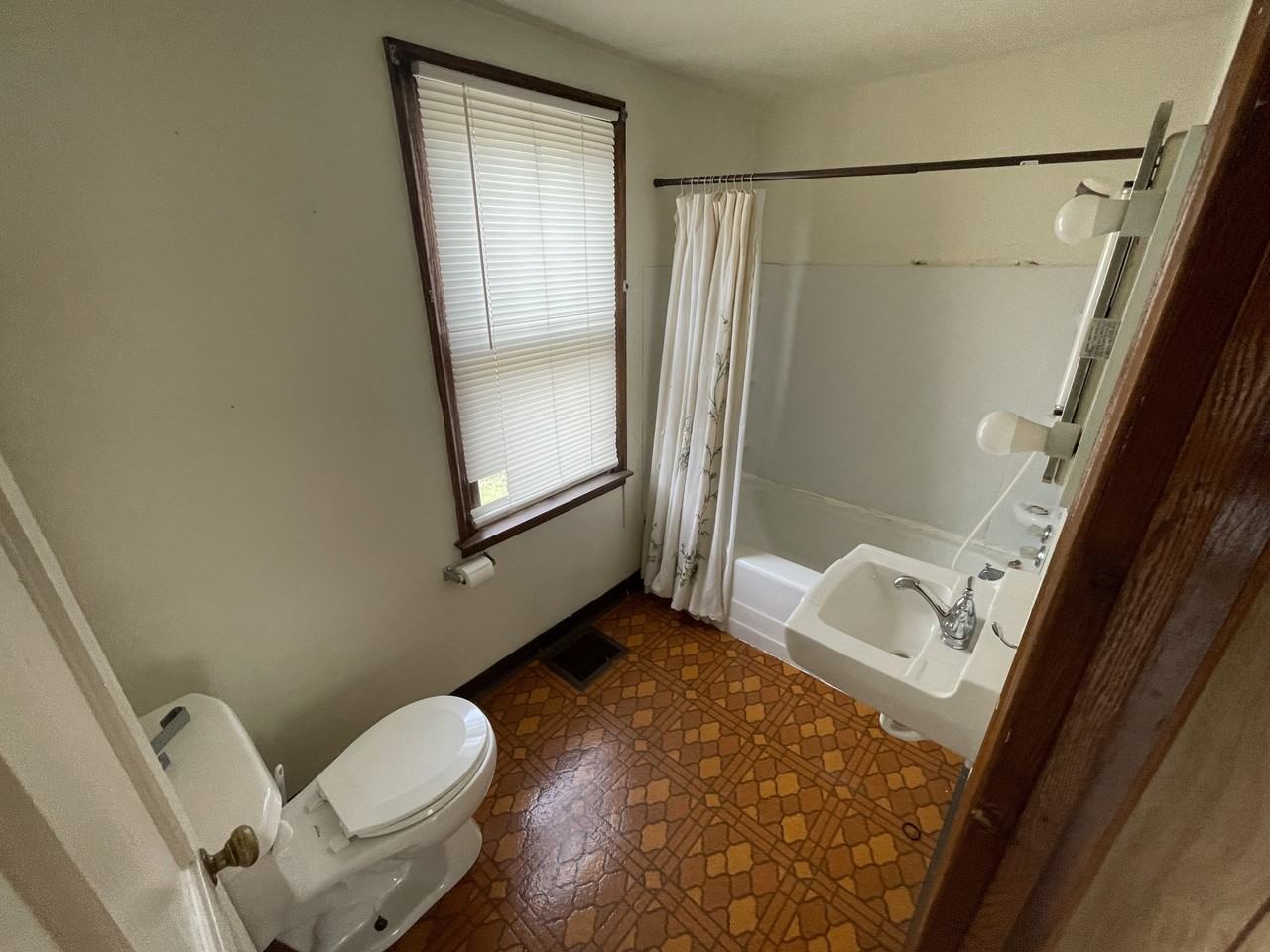 437 Fountain St #1 - Photo 7 of 10