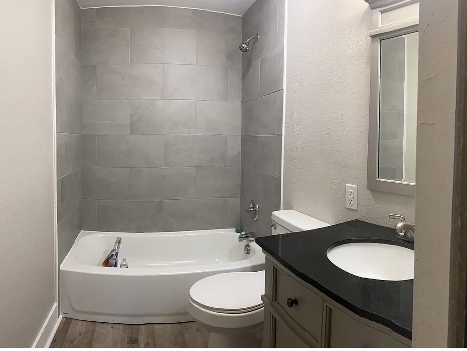 710 Riverview Dr #1 - Photo 3 of 6