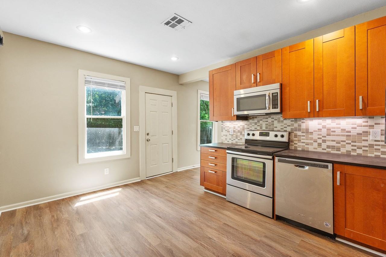 333 W Hutchison St - Photo 2 of 18