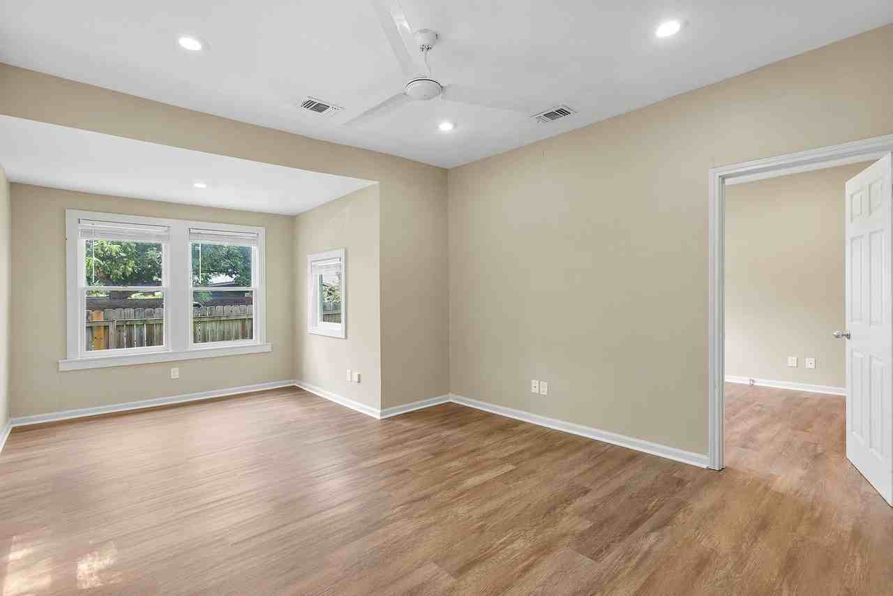 333 W Hutchison St - Photo 3 of 18
