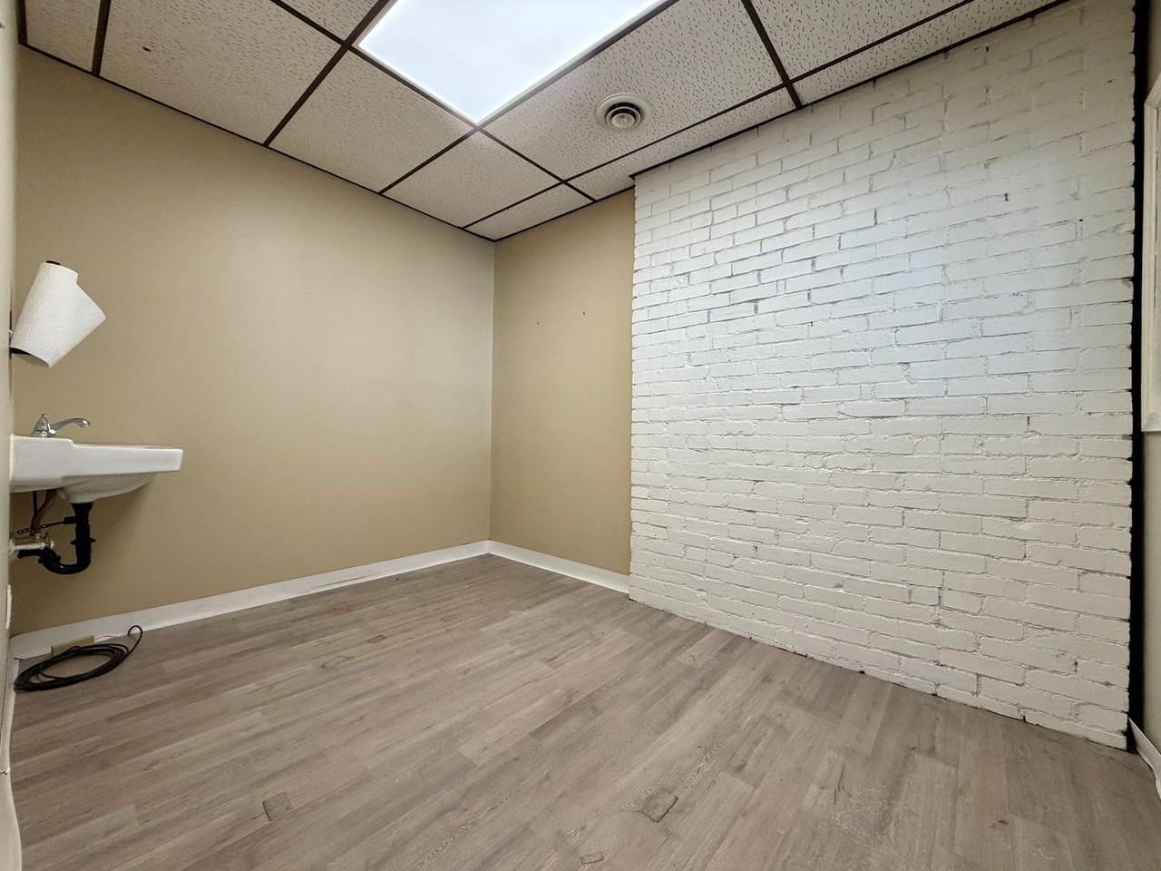 3528 Blvd Of The Allies Apt 1st - Photo 5 of 14