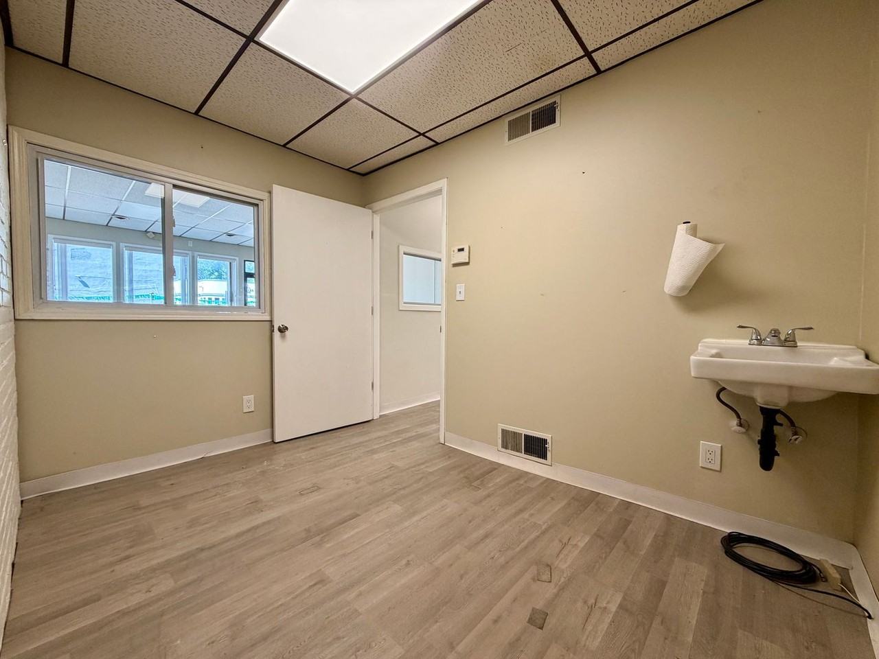 3528 Blvd Of The Allies Apt 1st - Photo 6 of 14