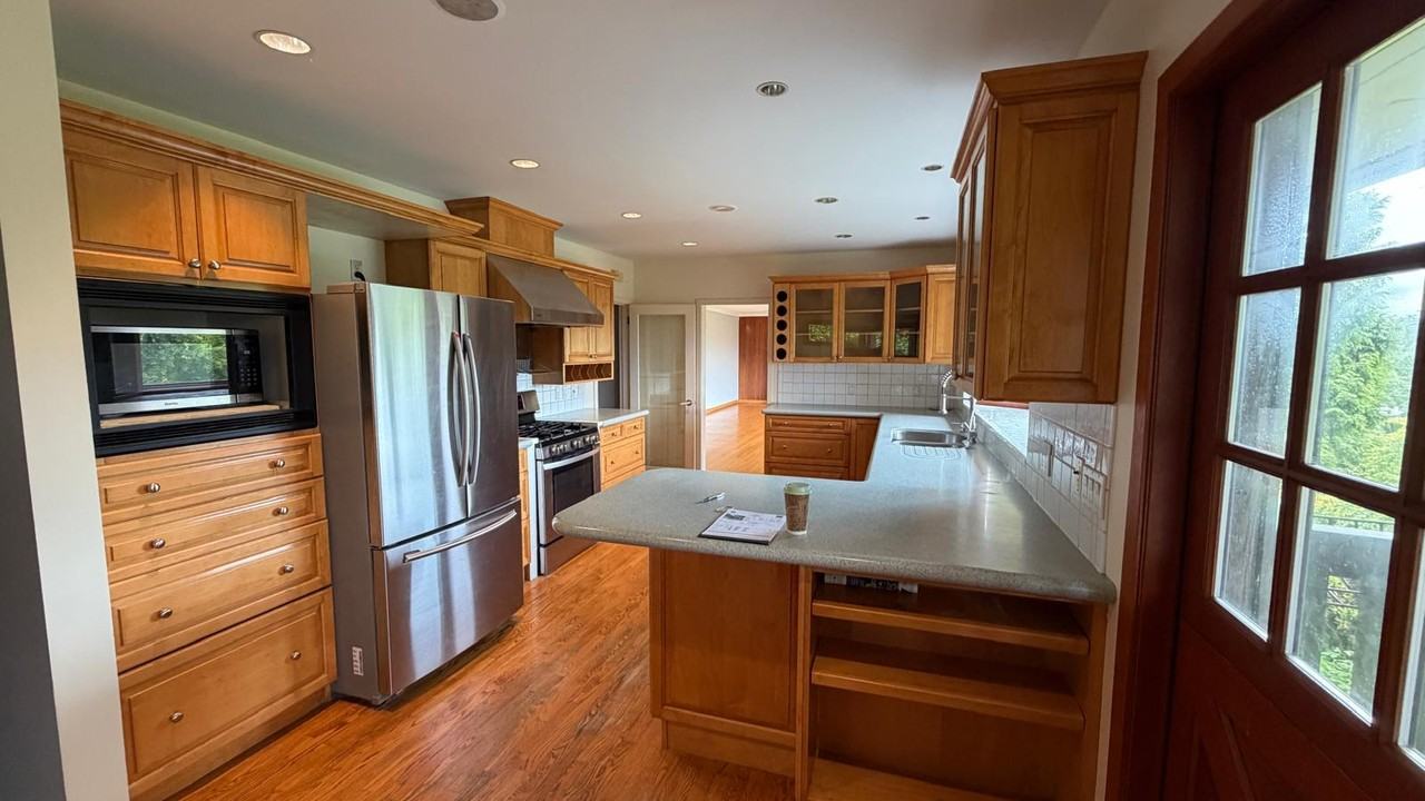 785 Anderson Crescent - Photo 5 of 14