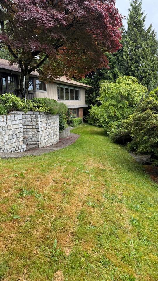 785 Anderson Crescent - Photo 3 of 14