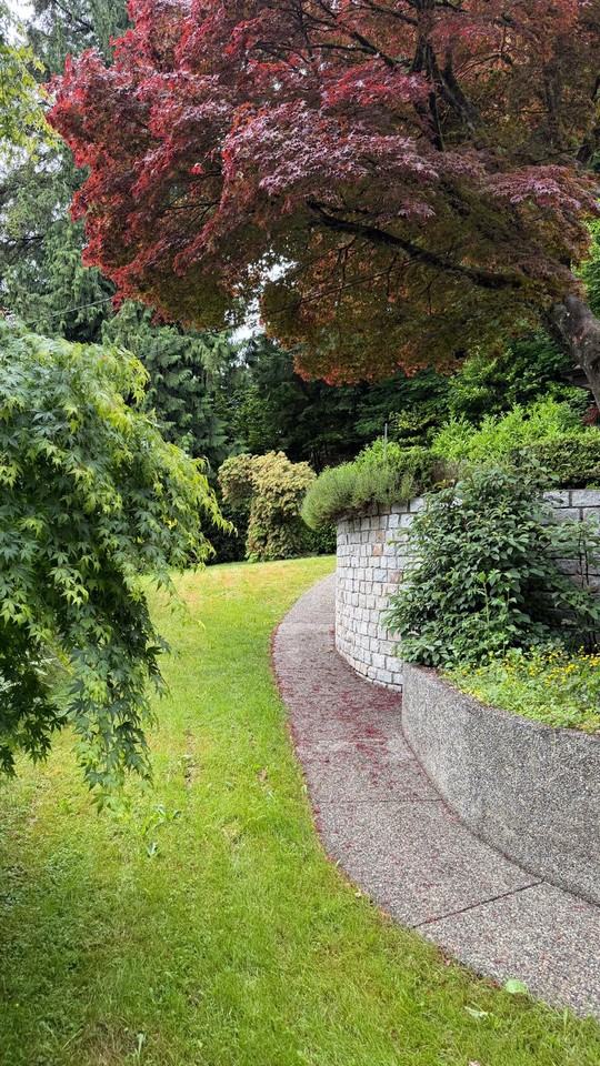 785 Anderson Crescent - Photo 4 of 14