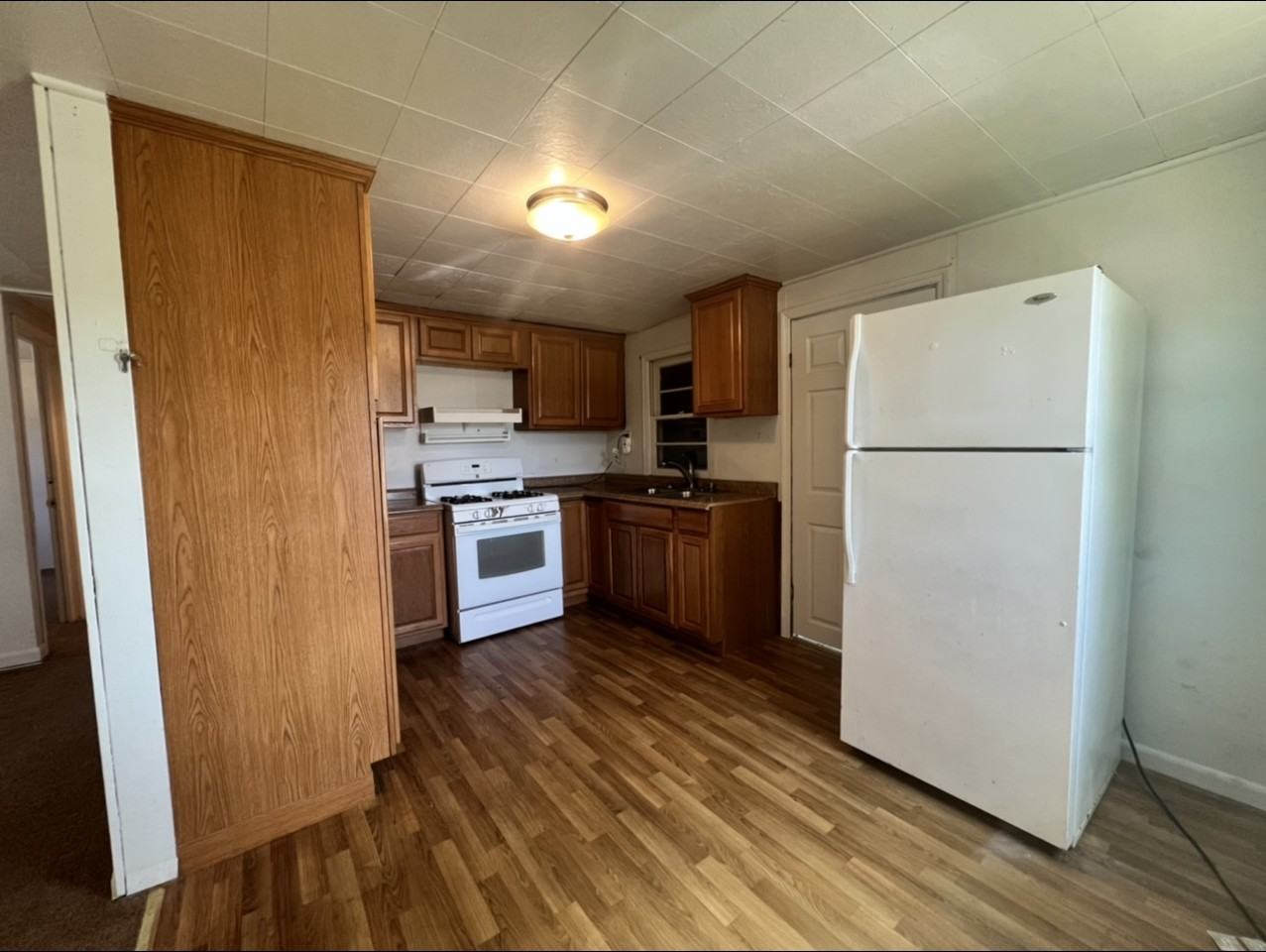 102 Flower St #1 - Photo 6 of 11