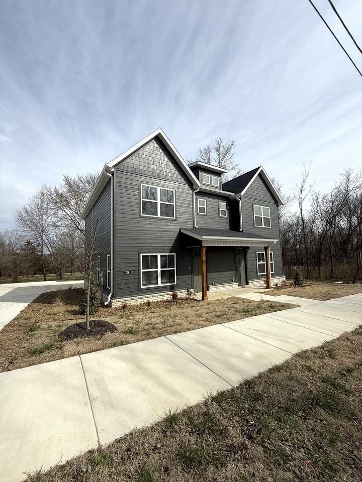 1528 W Sligo St #1 - Photo 2 of 15