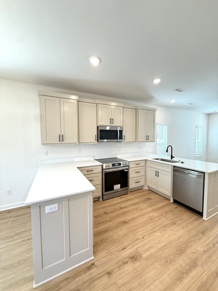 1528 W Sligo St #1 - Photo 4 of 15