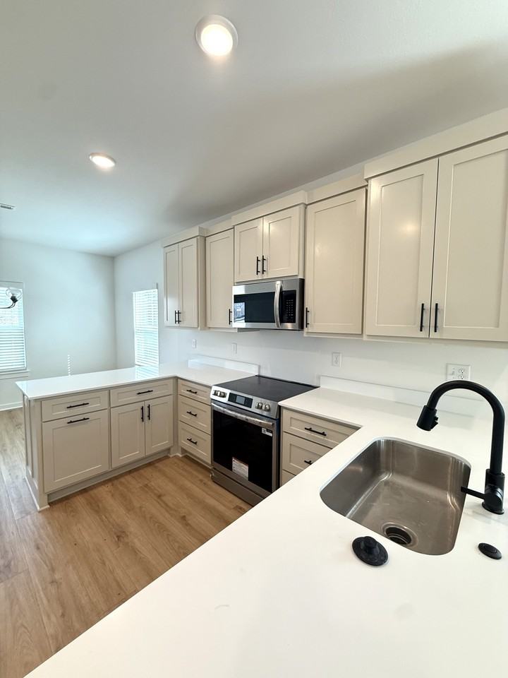 1528 W Sligo St #1 - Photo 5 of 15