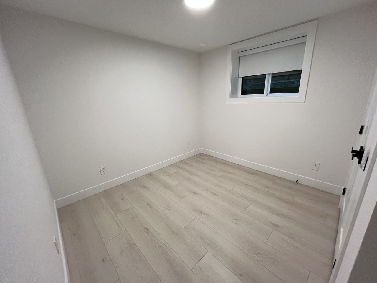 4653 Pender St Bsmt N - Photo 3 of 12