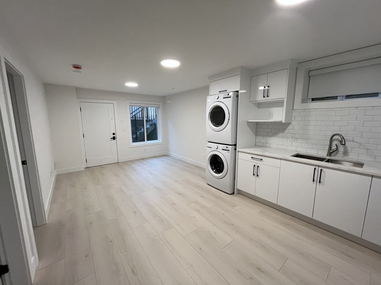 4653 Pender St Bsmt N - Photo 4 of 12