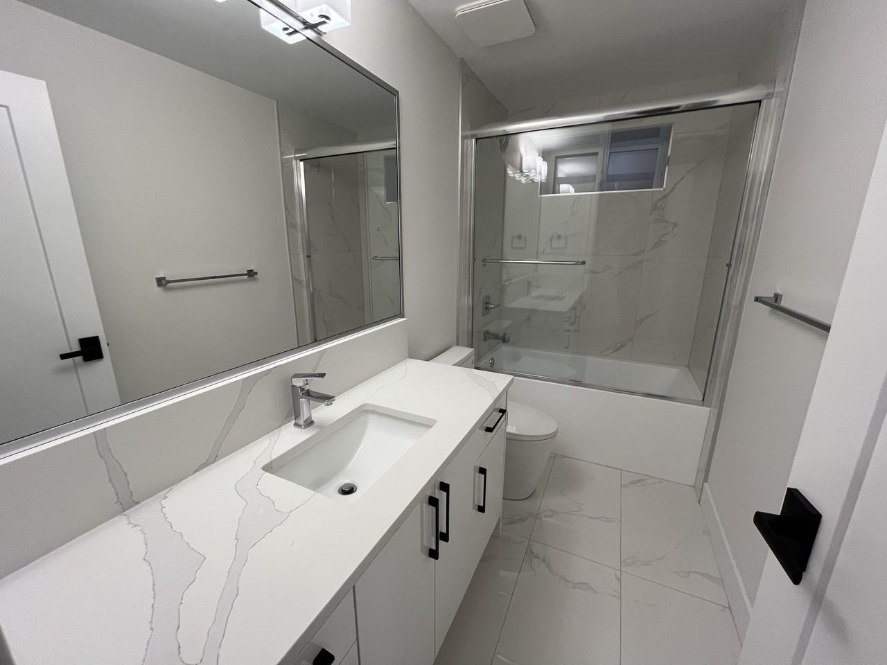 4653 Pender St Bsmt N - Photo 5 of 12