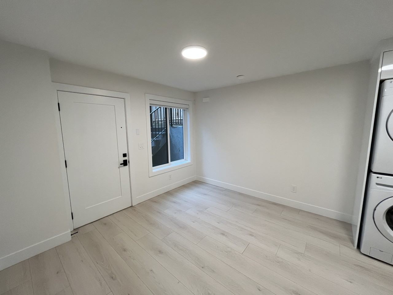 4653 Pender St Bsmt N - Photo 7 of 12