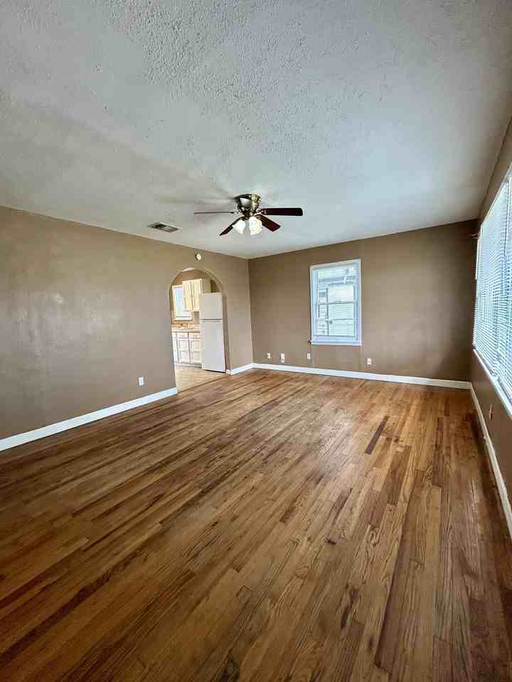2707 35th St Frnt - Photo 3 of 12