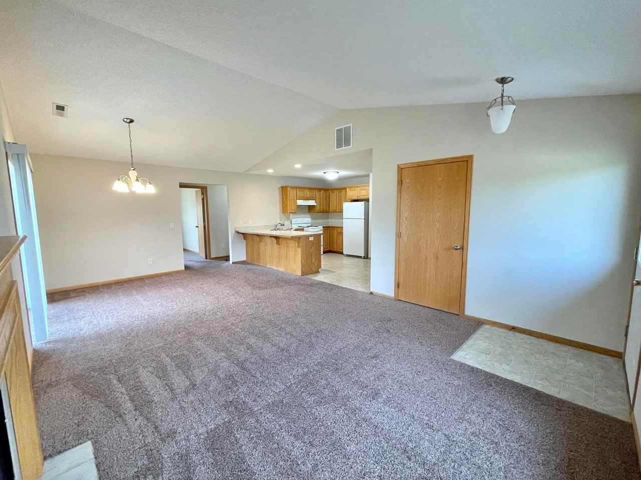647A W 9th St - Photo 3 of 9