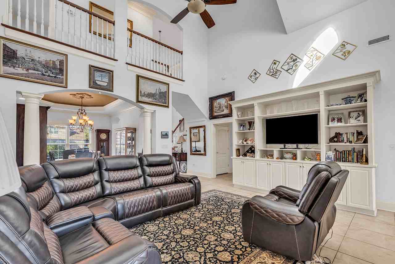801 Bluffview Dr #1 - Photo 5 of 10