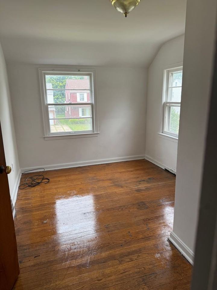 21860 Roberts Ave - Photo 2 of 14