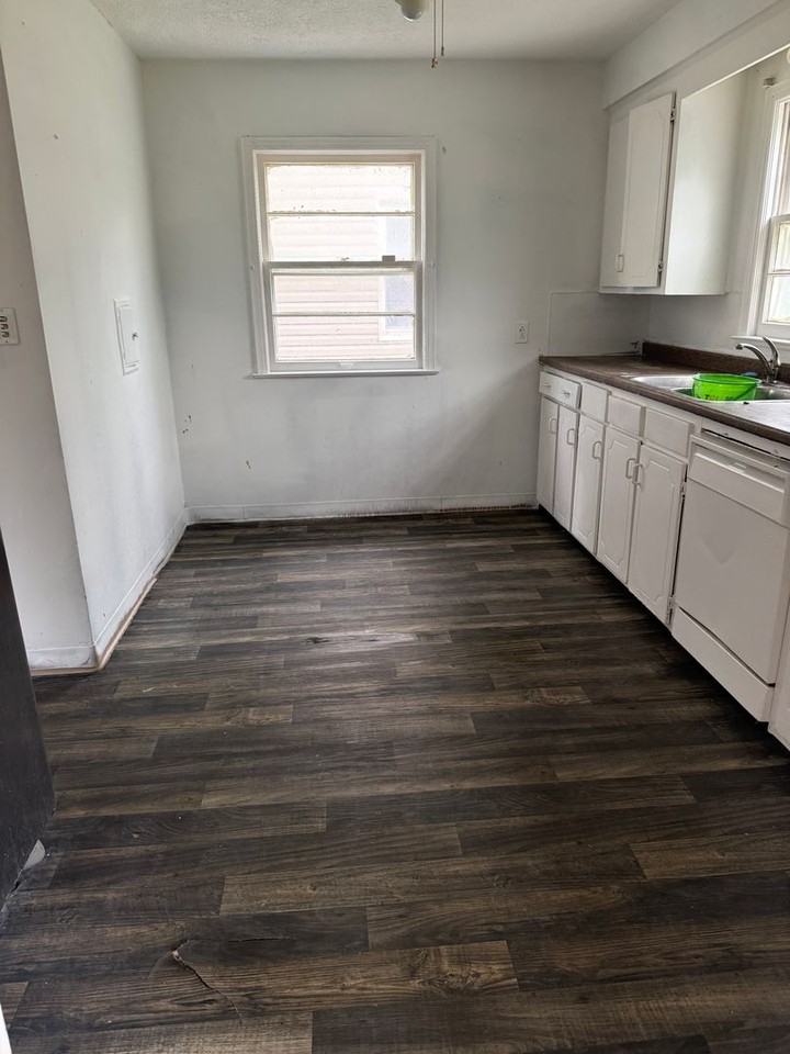 21860 Roberts Ave - Photo 6 of 14