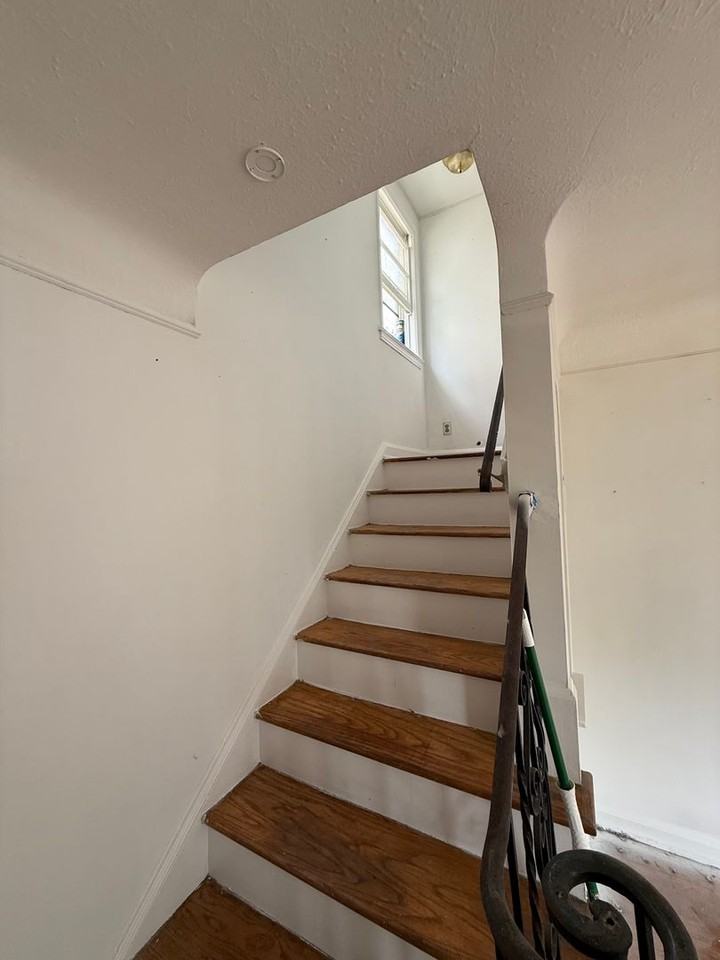 21860 Roberts Ave - Photo 7 of 14