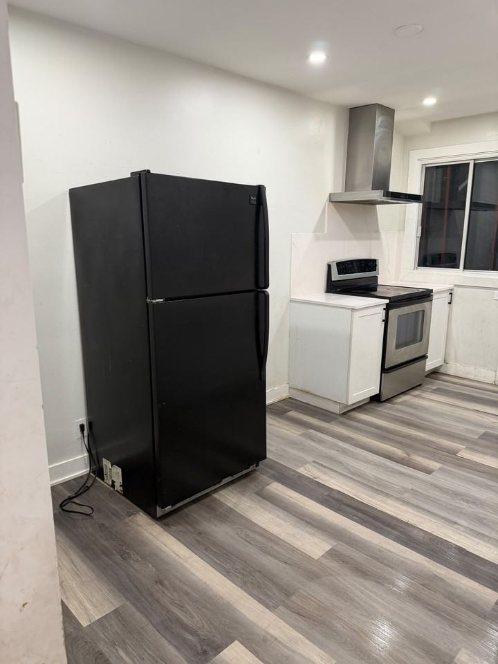 7904 Av Querbes #5 - Photo 3 of 12