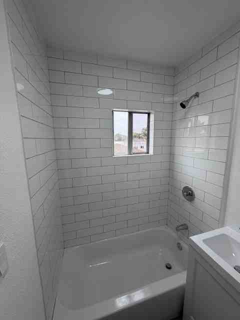 818 1/2 E 87th Pl #818-5 - Photo 6 of 9