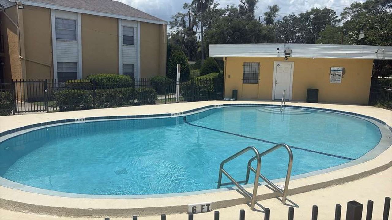 2401 Jammes Rd - Photo 2 of 45