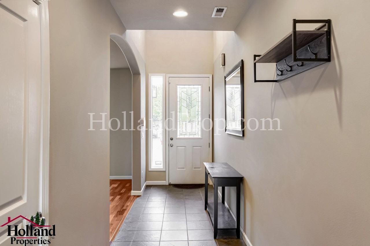 19021 Sw York St - Photo 4 of 29