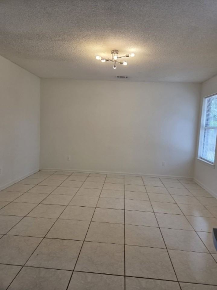 945 Ruth Dr - Photo 7 of 12