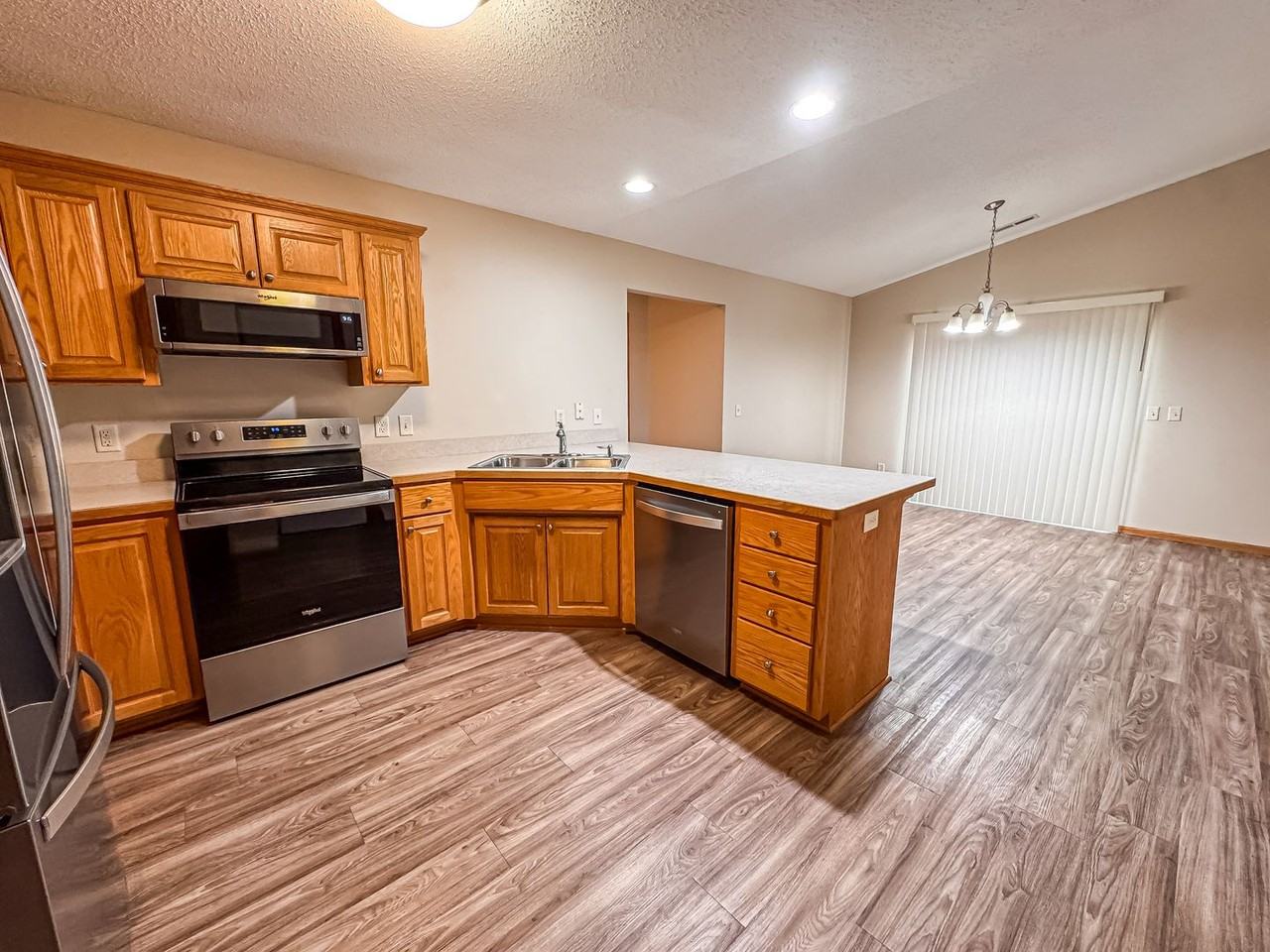 1560B Gunston Dr - Photo 3 of 13