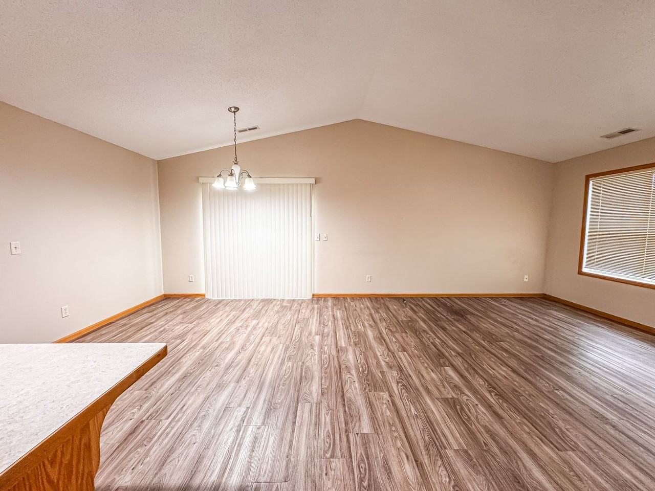 1560B Gunston Dr - Photo 6 of 13