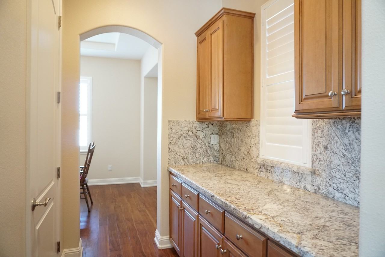 18261 Bautista Cir - Photo 5 of 11