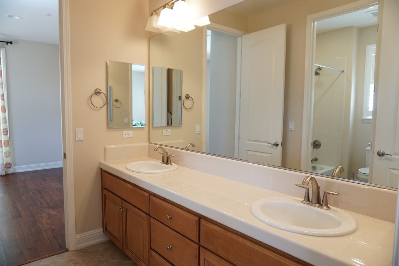 18261 Bautista Cir - Photo 7 of 11