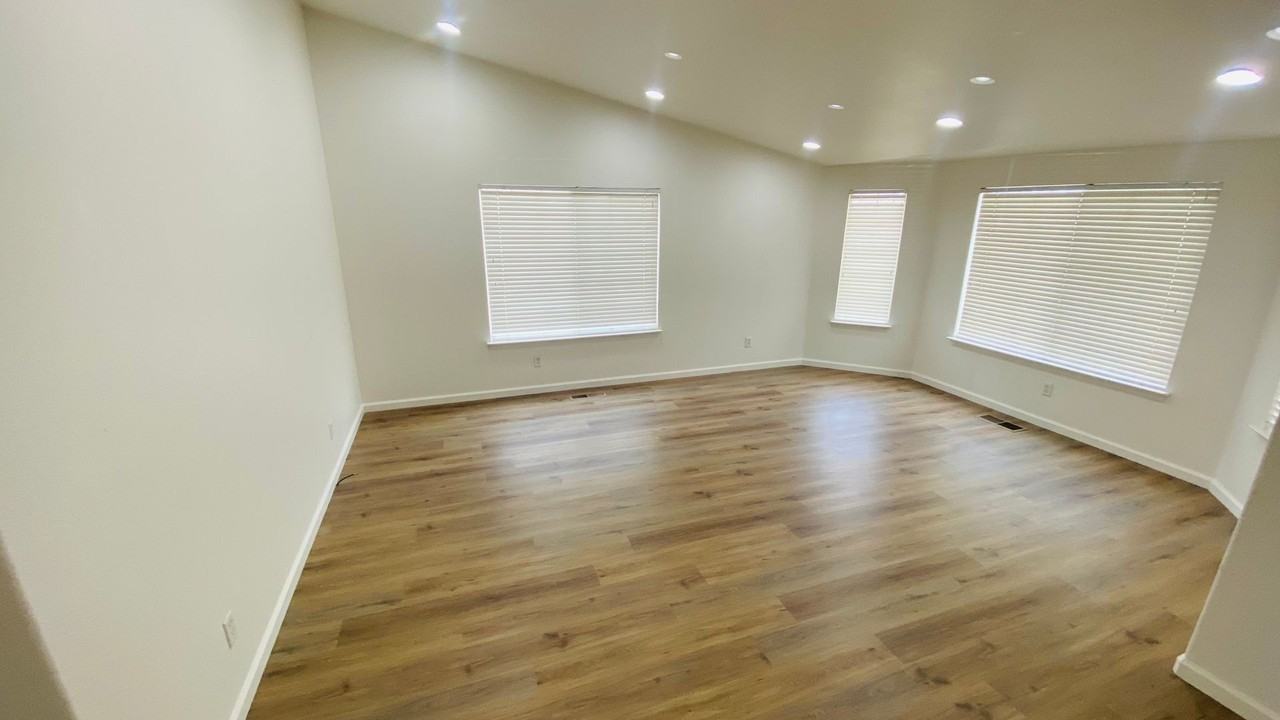 1464 Grey Bluffs Dr - Photo 6 of 47