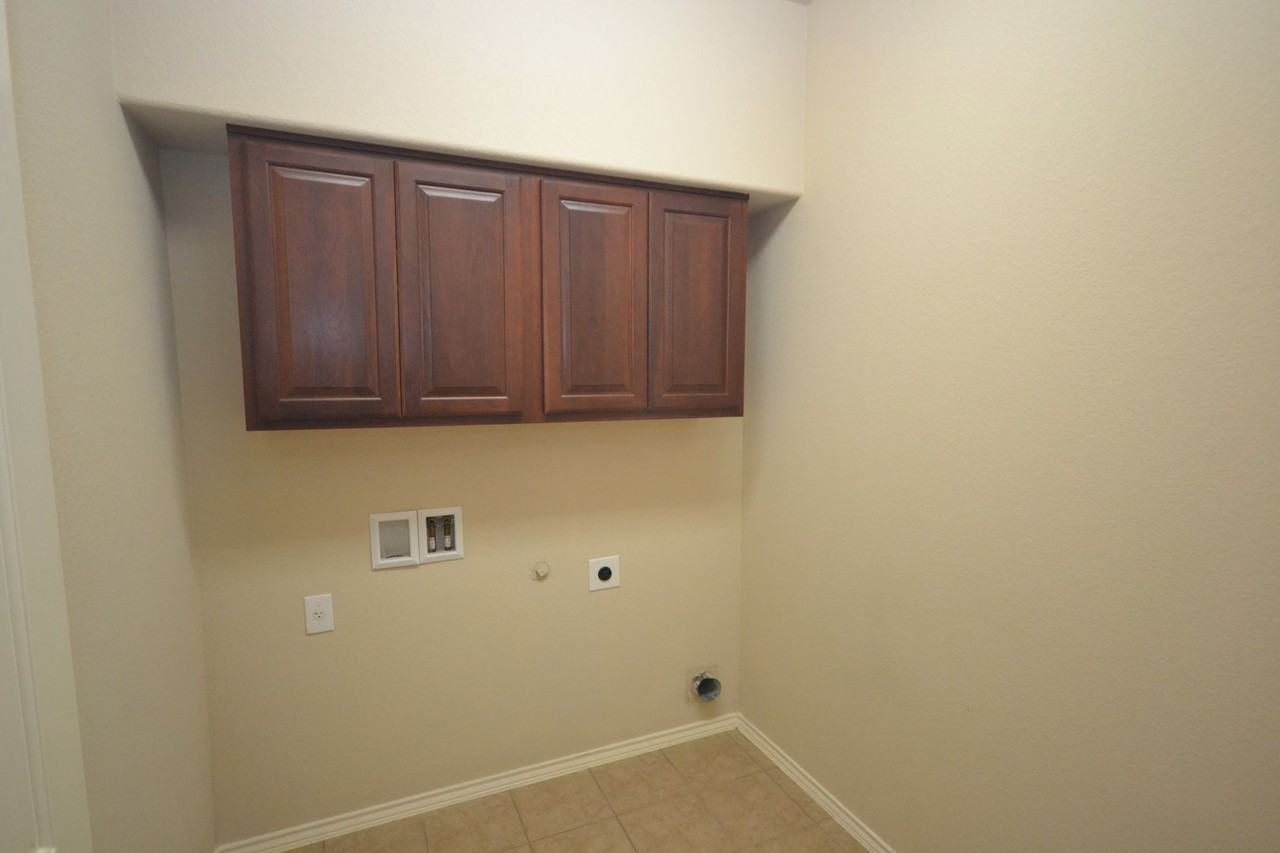 409 Riverine Way - Photo 3 of 26