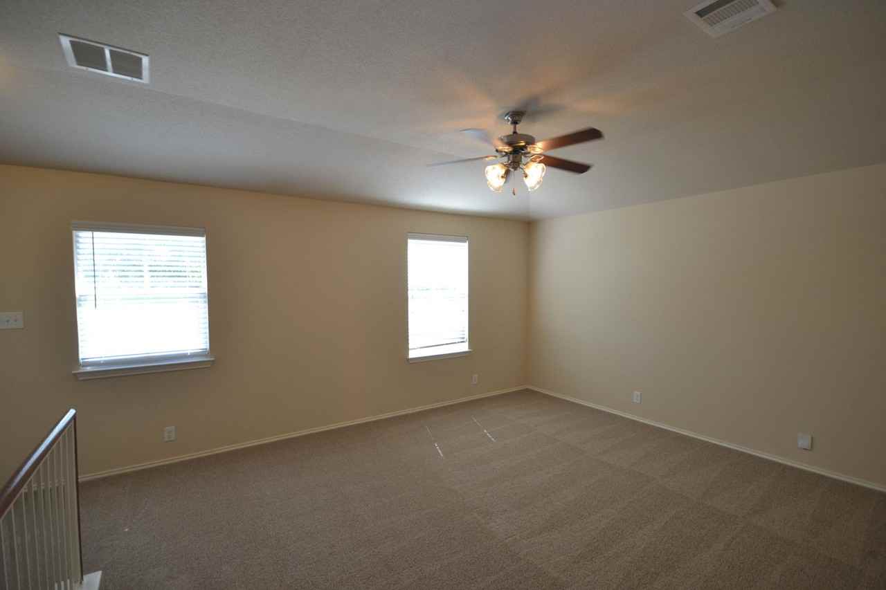 409 Riverine Way - Photo 5 of 26