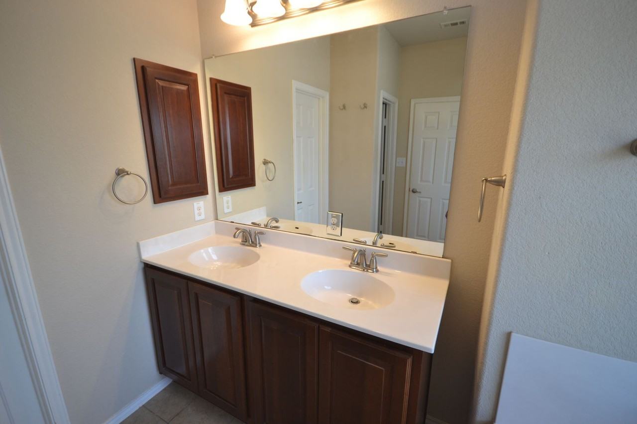 409 Riverine Way - Photo 7 of 26