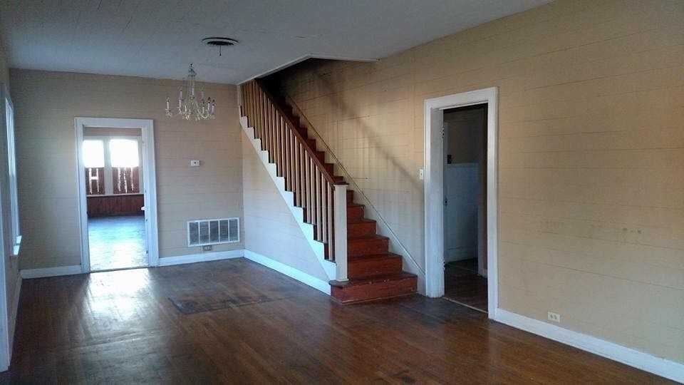 102 Pine St - Photo 2 of 11