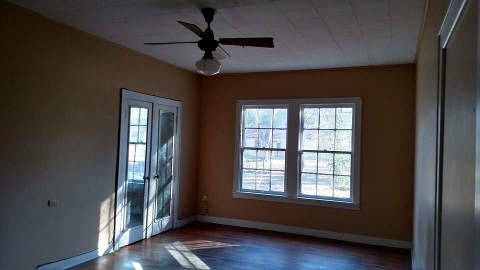 102 Pine St - Photo 3 of 11