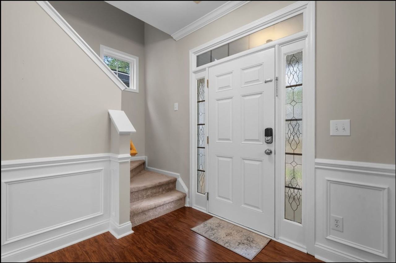 10060 Switchyard Dr - Photo 2 of 24