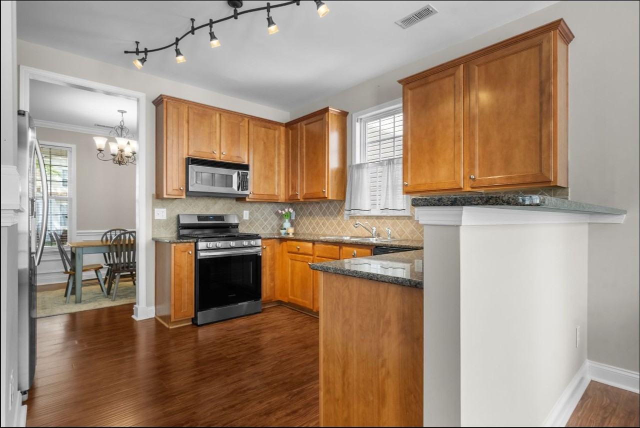 10060 Switchyard Dr - Photo 4 of 24